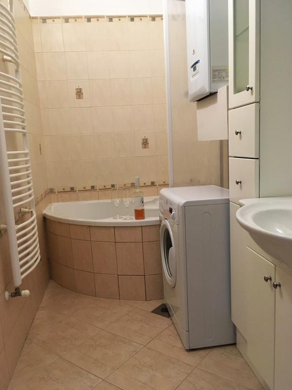 Diamonds Apartment With 2 Rooms Near Guzsdu Udvar Budapest Exterior photo